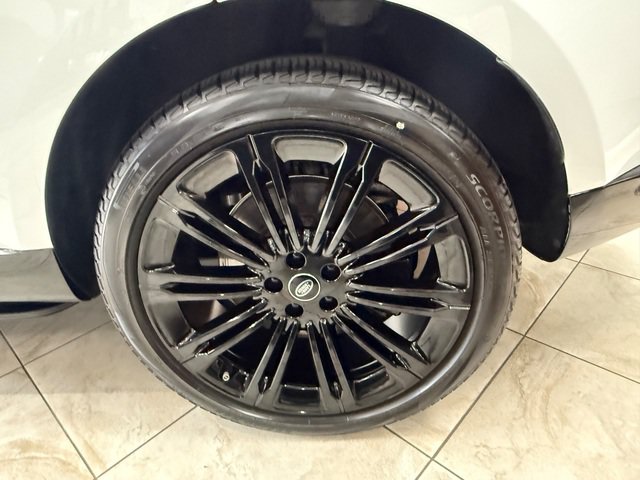 Used 2024 Land Rover Range Rover Long Wheelbase SE AWD/4WD image 14