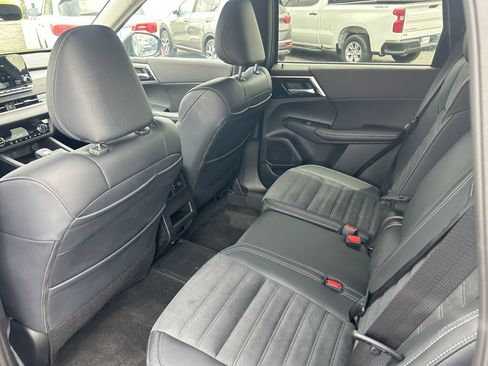 Used 2025 Mitsubishi Outlander 4WD Plug-In Hybrid image 34