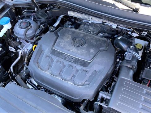 Used 2024 Volkswagen Tiguan SE R-Line FWD image 33
