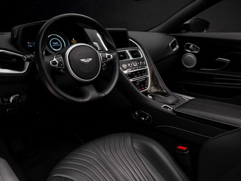 Used 2019 Aston Martin DB11 Volante RWD image 2