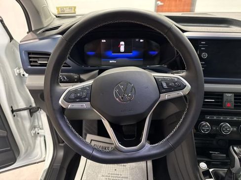 Used 2024 Volkswagen Taos SE image 25