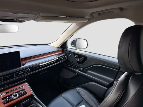 Used 2023 Lincoln Aviator Reserve w/ Equipment Group 201A AWD/4WD image 31