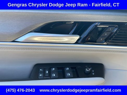 Certified 2025 Jeep Wagoneer 4WD w/ HD Trailer Tow Package image 45