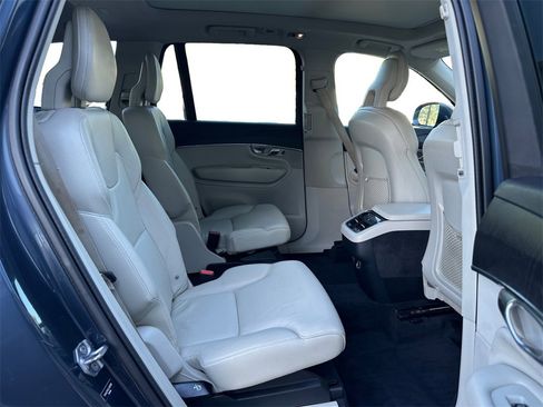 Used 2020 Volvo XC90 T6 Momentum w/ Protection Package image 17