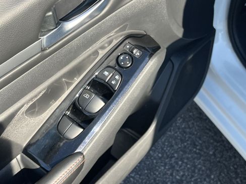 Used 2024 Nissan Altima 2.5 SR FWD image 15