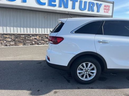 Used 2019 Kia Sorento LX image 18