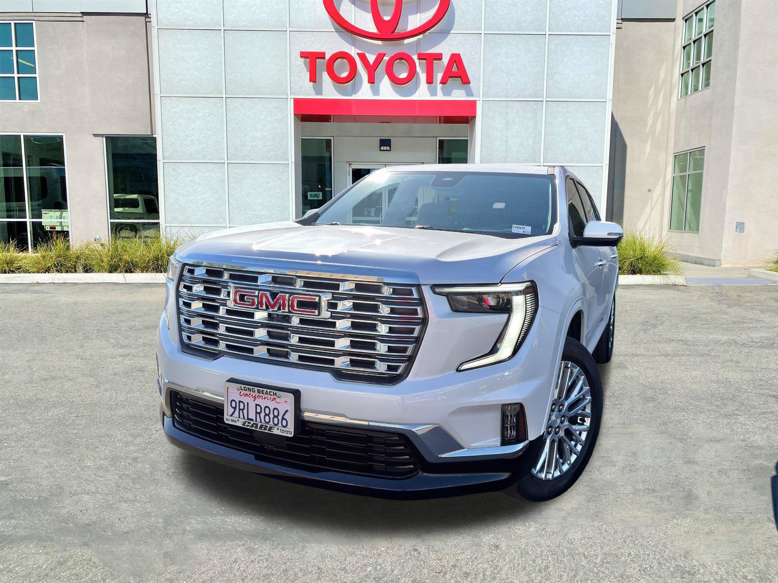 Used 2024 GMC Acadia Denali FWD image 3