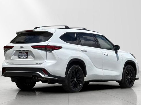 Used 2023 Toyota Highlander XSE AWD/4WD image 3