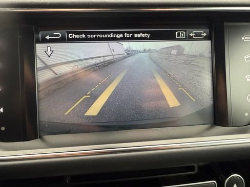 Used 2016 Land Rover Range Rover HSE image 17