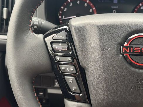 Certified 2025 Nissan Frontier PRO-4X w/ Pro Premium Package AWD/4WD image 12