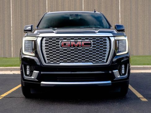 Used 2023 GMC Yukon Denali AWD/4WD image 3