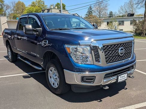 Used 2017 Nissan Titan SV AWD/4WD image 3