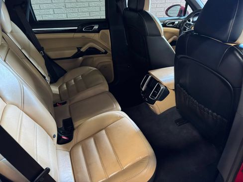 Used 2017 Porsche Cayenne S AWD/4WD image 28