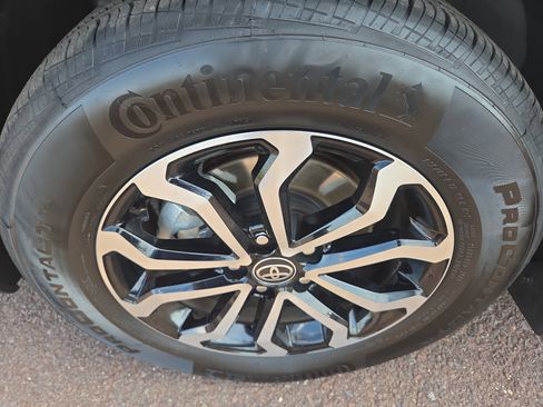 Used 2025 Toyota Corolla Cross AWD Hybrid w/ Moonroof Package image 12