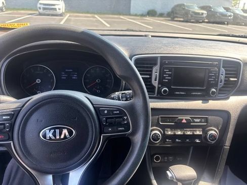 Used 2018 Kia Sportage LX AWD/4WD image 10