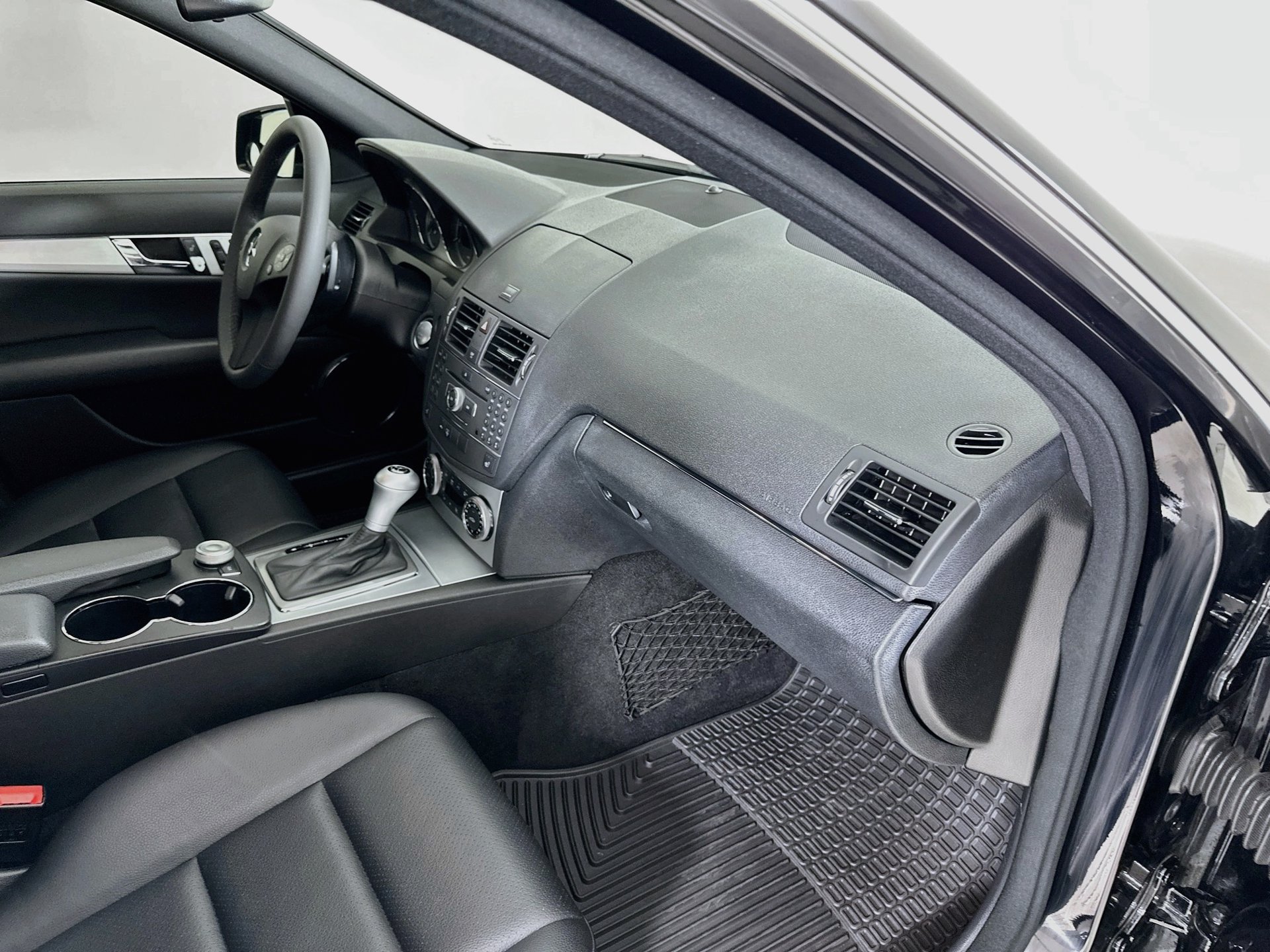 Used 2010 Mercedes-Benz C 300 Sedan image 33