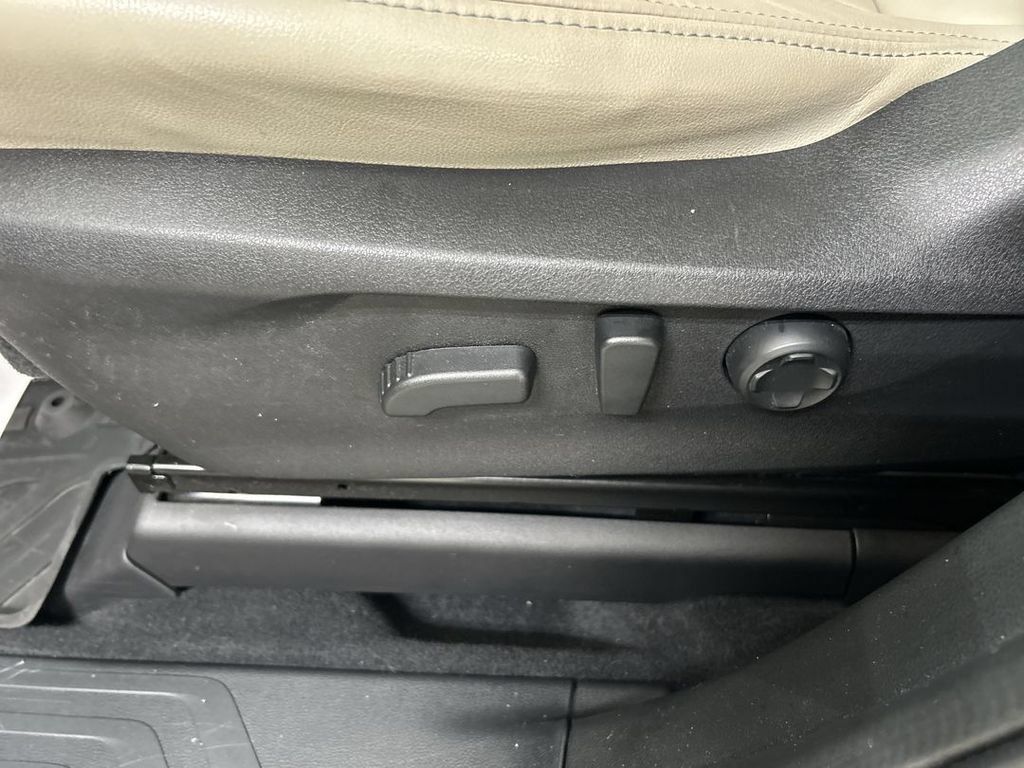 Used 2023 Subaru Ascent Limited AWD/4WD image 10