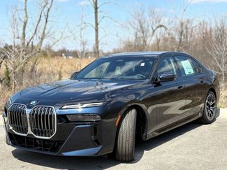 Used 2025 BMW 760i xDrive video 3