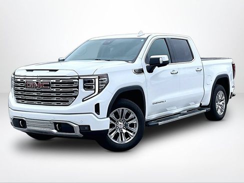 Used 2022 GMC Sierra 1500 Denali w/ Technology Package AWD/4WD image 2