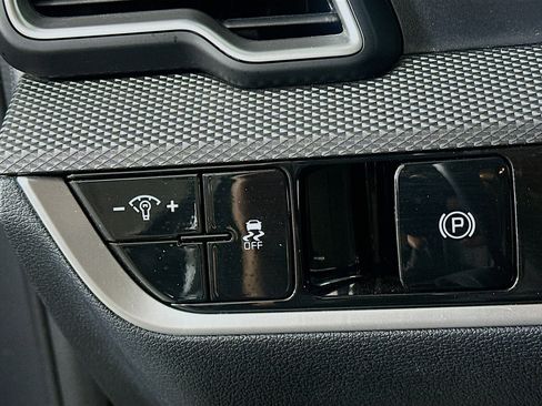 Used 2025 Kia Sportage LX FWD image 16