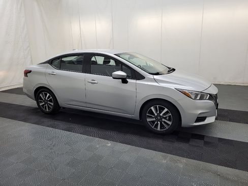 Used 2022 Nissan Versa SV FWD image 11