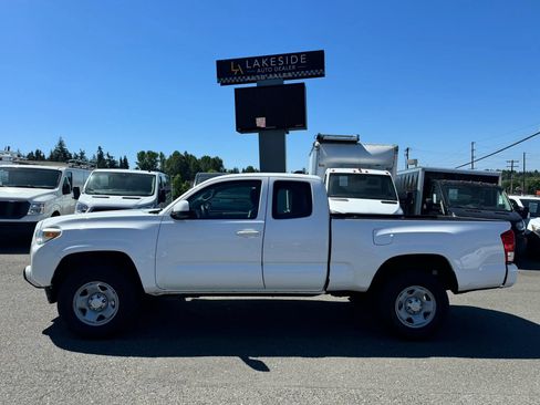 Used 2017 Toyota Tacoma SR RWD image 9