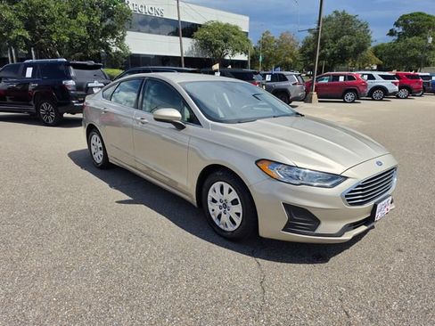 Used 2019 Ford Fusion S FWD image 2