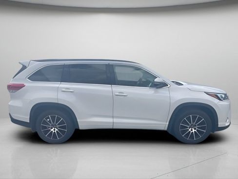 Used 2017 Toyota Highlander SE w/ Carpet Mat Package AWD/4WD image 6
