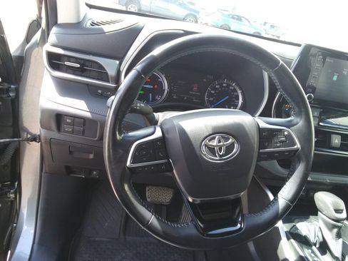 Used 2021 Toyota Highlander XLE AWD/4WD image 15