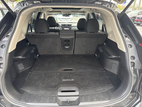 Used 2020 Nissan Rogue SV w/ Sun & Sound Touring Package image 32