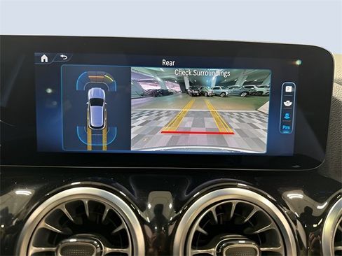 Used 2025 Mercedes-Benz GLA 250 4MATIC image 24