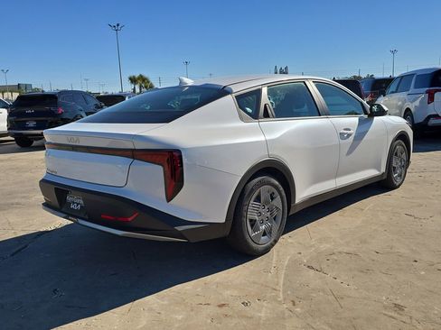 New 2026 Kia K4 LX image 8