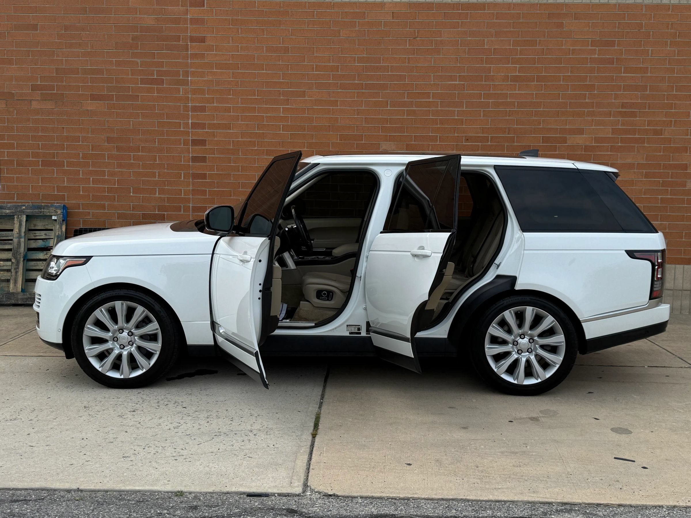 Used 2017 Land Rover Range Rover HSE AWD/4WD image 7