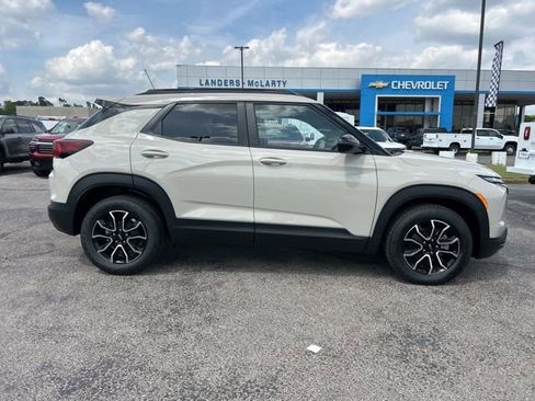 New 2026 Chevrolet TrailBlazer ACTIV FWD image 2