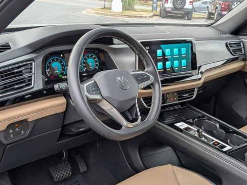 Used 2024 Volkswagen Atlas Cross Sport SE image 10