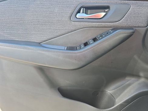 Used 2023 Nissan Rogue SV image 26
