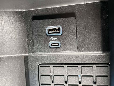 Used 2024 Ford Expedition XLT RWD image 28