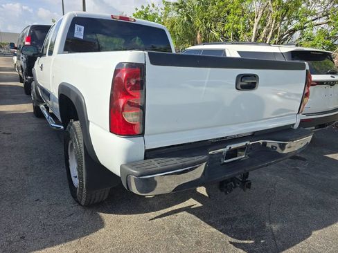 Used 2004 Chevrolet Silverado 2500 LS w/ Heavy-Duty Power Package image 3