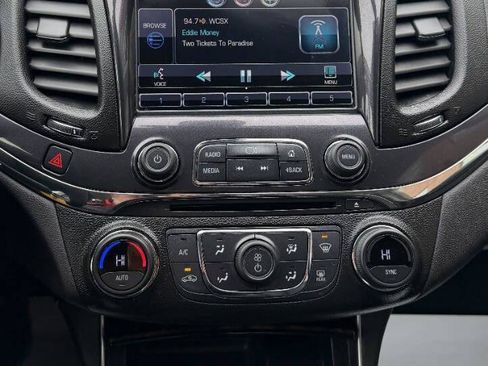 Used 2014 Chevrolet Impala LT w/ Convenience Package image 17