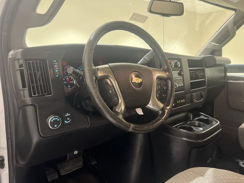 Used 2019 Chevrolet Express 3500 w/ Power Convenience Package RWD image 9