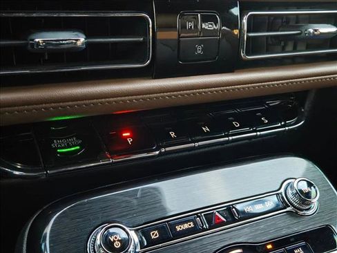 Certified 2022 Lincoln Nautilus Reserve w/ Equipment Group 201A image 15