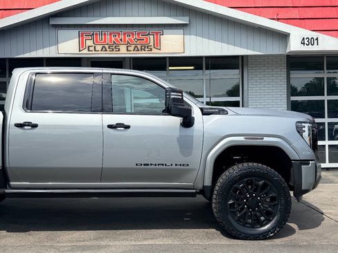 Used 2025 GMC Sierra 2500 Denali Ultimate AWD/4WD image 12