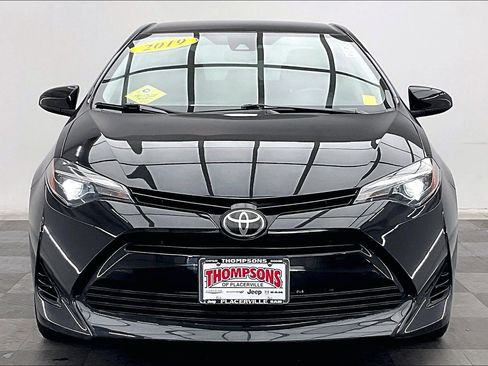 Used 2019 Toyota Corolla LE image 2