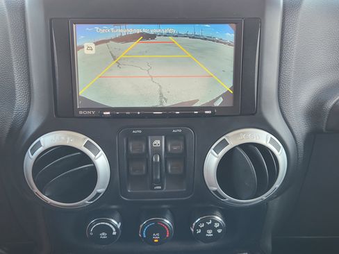 Used 2014 Jeep Wrangler Unlimited Rubicon w/ Connectivity Group AWD/4WD image 18