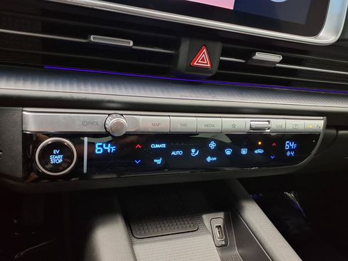 Used 2025 Hyundai Ioniq 6 SEL RWD image 30