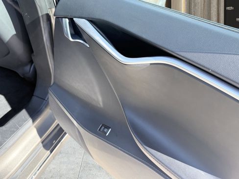 Used 2015 Tesla Model S 70D image 38