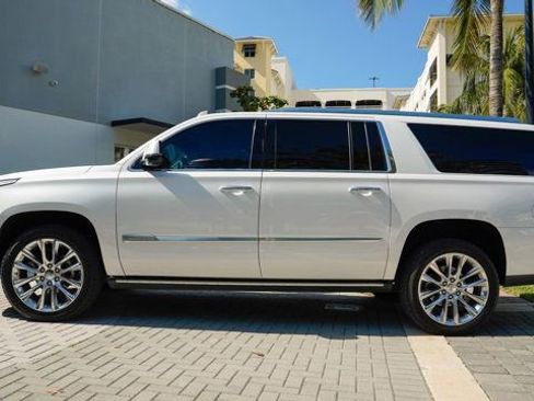 Used 2019 Cadillac Escalade ESV Premium Luxury image 13