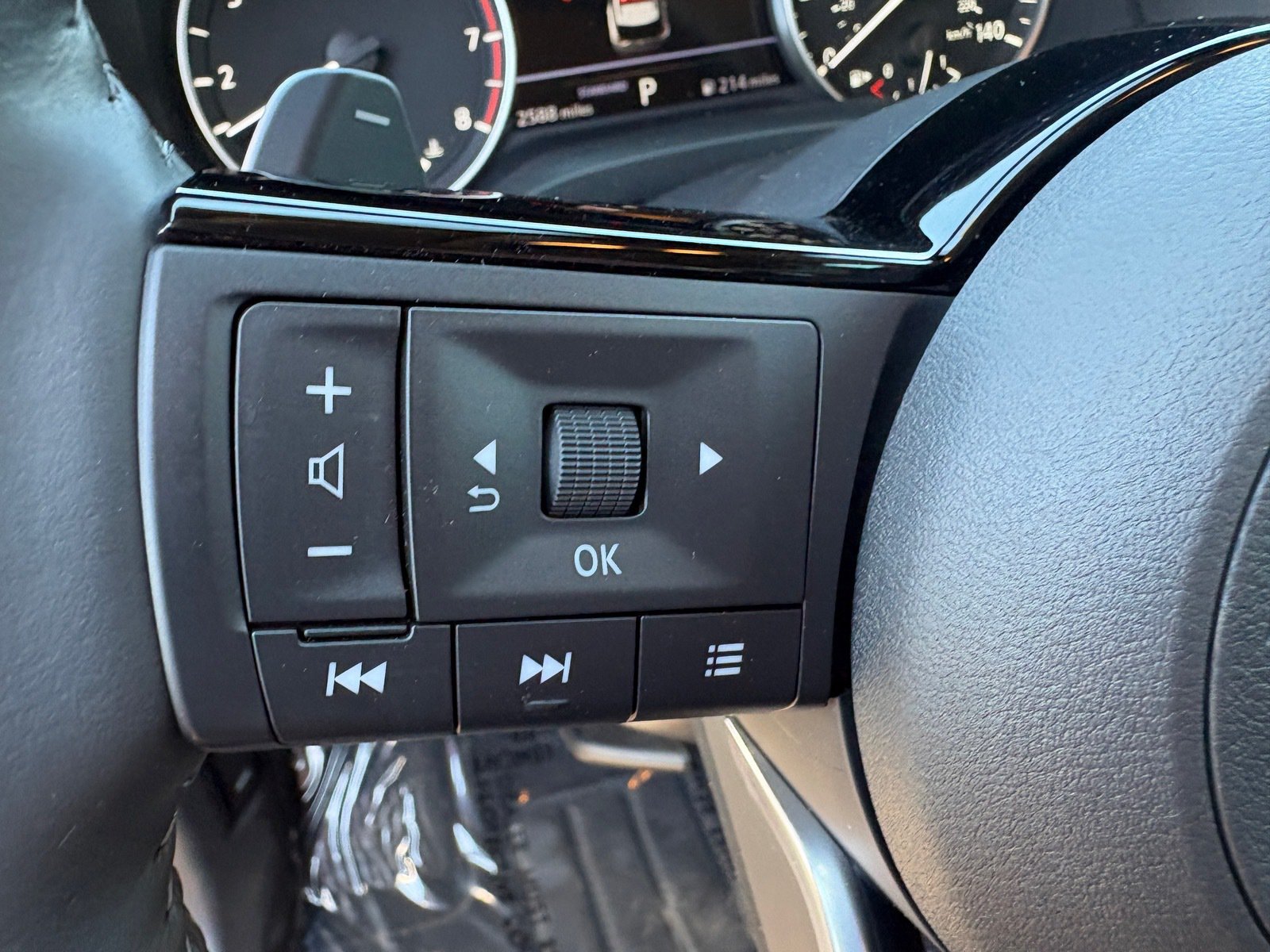 Used 2023 Nissan Rogue SL FWD image 19