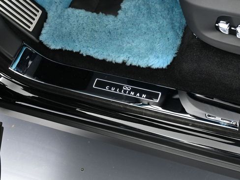 Used 2024 Rolls-Royce Cullinan Black Badge w/ Driver's Package image 16