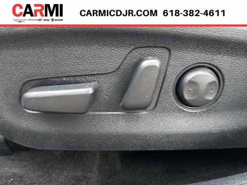 Used 2022 Kia Niro EX Premium w/ Cold Weather Package FWD image 10